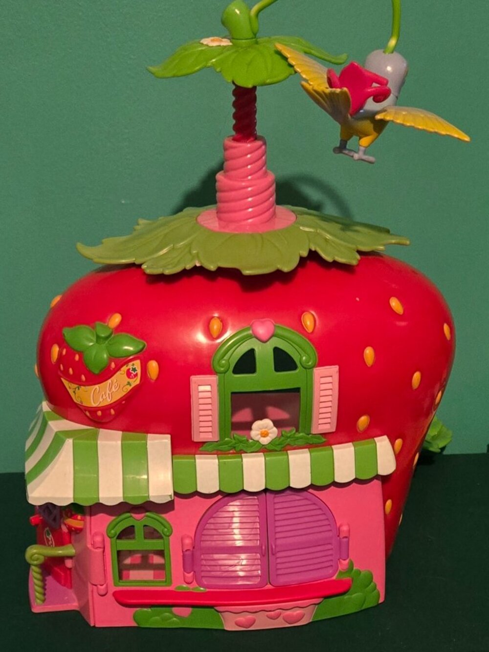 2008 Strawberry Shortcake Twirly Bird Cafe Dollhouse with Furniture and Scooter